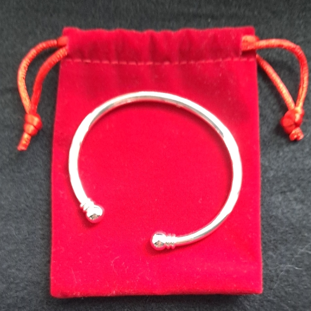 Elegant Silver Bangle Bracelet
